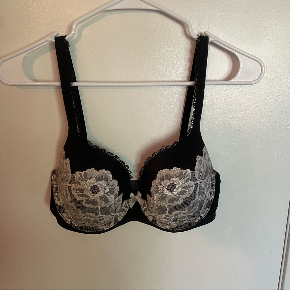 Victoria’s Secret body by Victoria lined Demi/Demi double black bra size 32DD